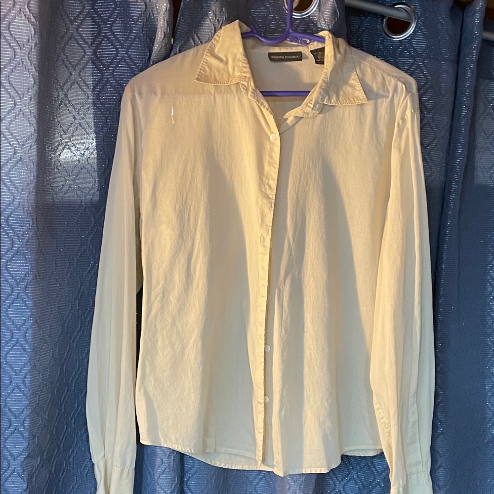 Banana Republic Cream Long-Sleeve Button-Up Blouse